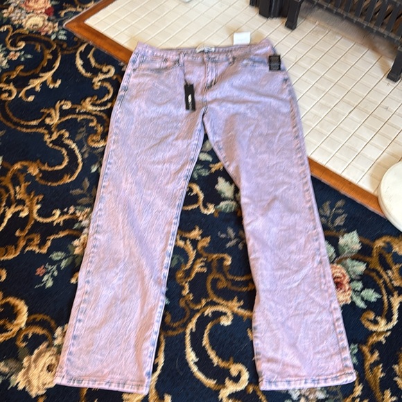 Fashion Nova Sent‎ From Above  Straight Leg Jeans- NWT- retail 39.99 - Picture 4 of 11